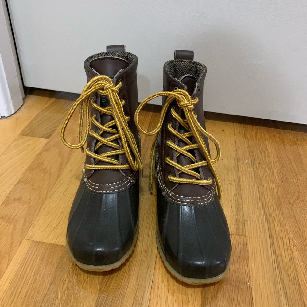 Bass Women's Brown and Black Lace-Up Boots with Yellow Laces
